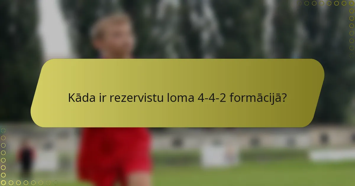 Kāda ir rezervistu loma 4-4-2 formācijā?